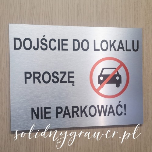 tabliczka-nie-parkowac-zakaz-parkowania-dubond-z-nadrukiem-A4-solidnygrawer-2.jpg