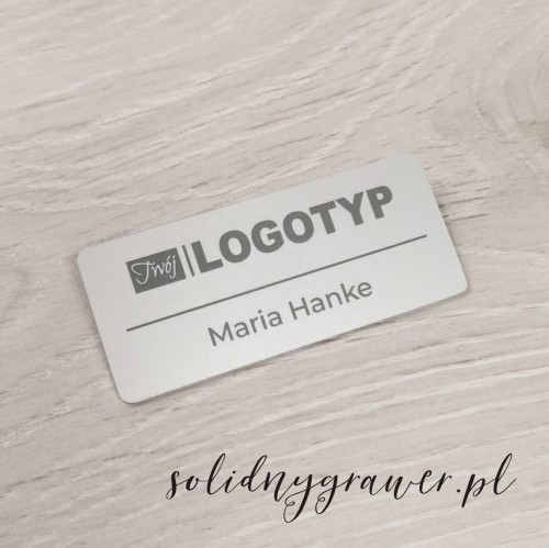 identyfikator-osobowy-pracowniczy-aluminium-anodowane-srebrny-dla-pielegniarki-grawer-laserowy-solidnygrawer-1a.jpg