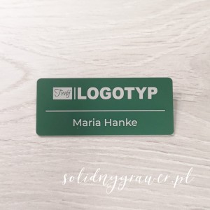 Identyfikator osobowy aluminiowy 70x30 mm z agrafką i grawerem zielony