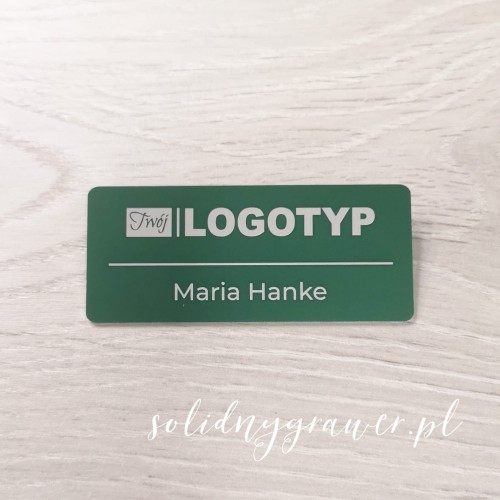 identyfikator-osobowy-z-logo-firmowym-aluminium-anodowane-zielony-dla-lekarza-grawer-laserowy-solidnygrawer-4c.jpg