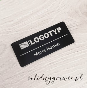 Identyfikator osobowy aluminiowy 70x30 mm z agrafką i grawerem czarny