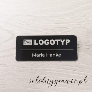 Identyfikator osobowy aluminiowy 70x30 mm z magnesem i grawerem czarny