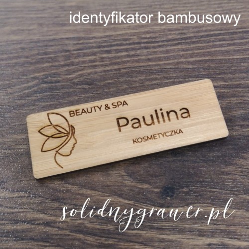 Plakietka identyfikator osobowy bambusowy z laserowym grawerem 75x25mm ekologiczny z grawerowanym imieniem i nazwiskiem i logo z magnesem