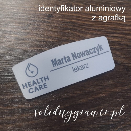 identyfikator-osobowy-plakietka-dla-lekarza-grawer-aluminium-anodowane-agrafka-solidnygrawer-5.jpg