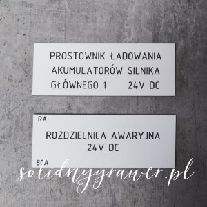 Tabliczka opisowa 8x3 cm biała – grawer laserem laminat