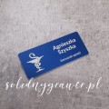 plakietka imienna identyfikator dla kierownika apteki aluminiowa niebieska z białym grawerem imienia inazwiska solidnygrawer 1