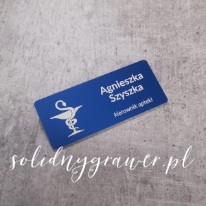 Identyfikator kierownika apteki 7x3 cm agrafka niebieski grawerowany