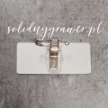 plakietka imienna identyfikator dla kierownika apteki aluminiowa srebrna z ciemnoszarym grawerem imienia i nazwiska solidnygrawer zapiecie klips