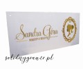 elegancki szyld z plexi w rozmiarze 100x40 cm ze złotymi literami wycinanymi z plexi naklejonymi na białre tło  wykonany przez solidnygrawer.pl dla salonu beauty z logo