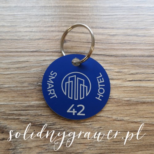 brelok-do-kluczy-niebieski-aluminiowy-5cm-grawer-akf-solidnygrawer-2.jpg