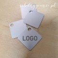 brelok-aluminiowy-kwadratowy-5x5cm-srebrny-z-grawerem-laserowym-solidnygrawer-1.jpg