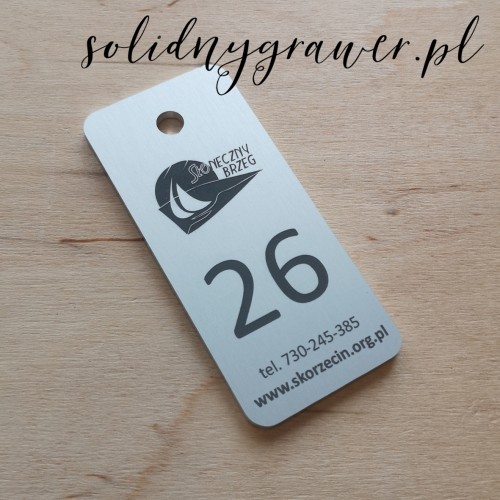 brelok-aluminium-3mm-srebrne-prostokatny-z-grawerowanym-logo-solidnygrawer-3.jpg