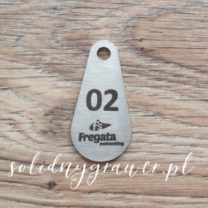 Mały breloczek stalowy 4x2 cm w kształcie kropli grawerowany