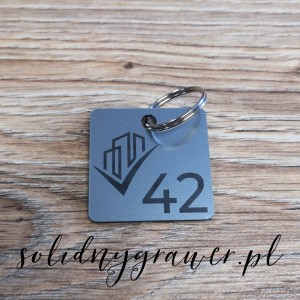 Brelok 4x4 cm srebrny laminat grawer z kółkiem 