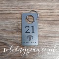 prostokatny-brelok-hotel-8x4cm-grawer-duzy-otwor-srebrny-solidnygrawer-1.jpg
