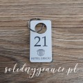 prostokatny-brelok-hotel-8x4cm-grawer-duzy-otwor-bialy-solidnygrawer-2.jpg
