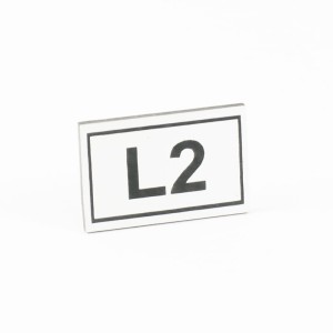 Tabliczka 30x20 mm kolor 06 biały z grawerem