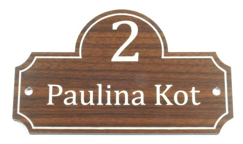 tabliczka na drzwi z laminatu grawerskiego drewnopodobnego w rozmiarze 140x85 mm